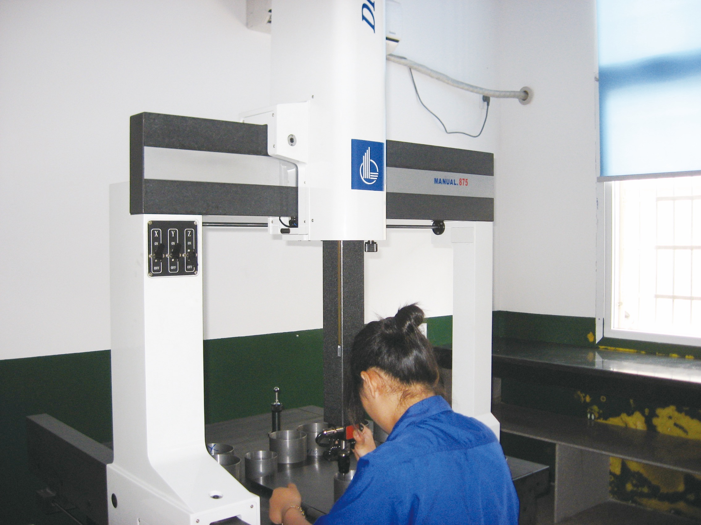 Coordinate measuring machine
